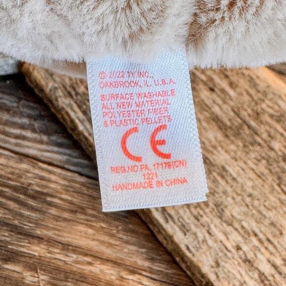 NWT-Pair of 2022 Dog TY Beanie Boos, Izzy the Pug Dog & Zuzu the Tan Dog, 6" - Picture 5 of 9